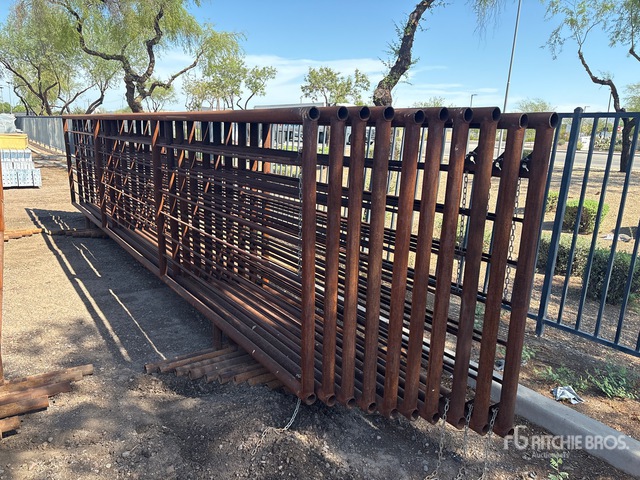 Quantity of (10) 24 ft Coral Livestock Panel