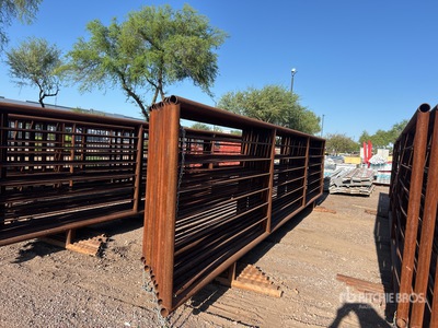 Quantity of (10) 24 ft Coral Panneau pour bétail