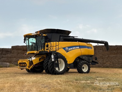 2015 New Holland CX8080 Elevation Combine Harvester