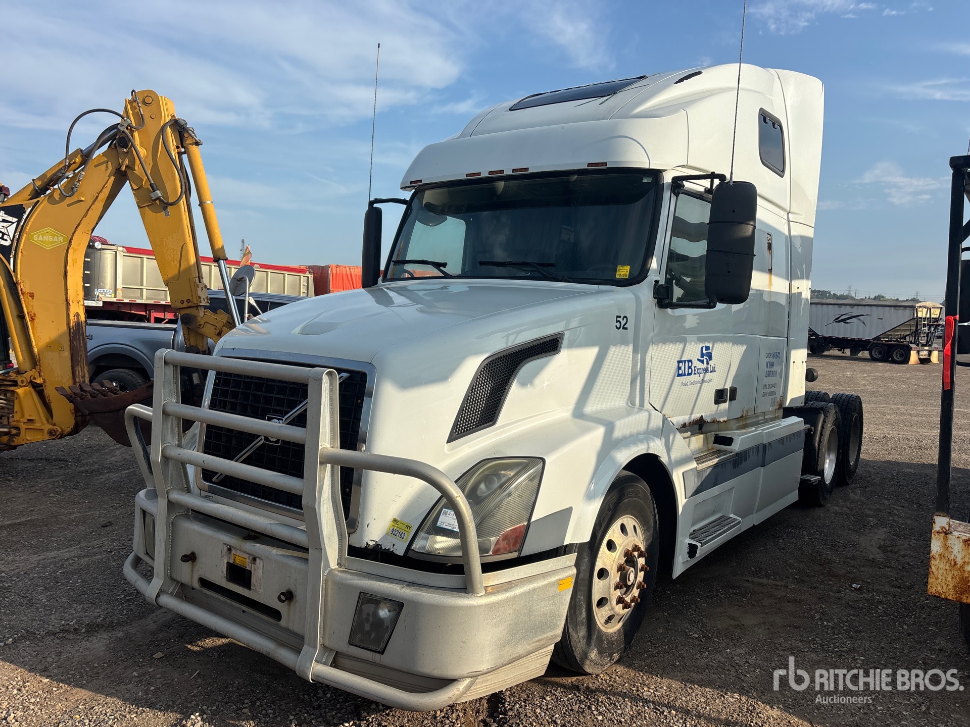 2005 Volvo VNL 6x4 T/A Sleeper Truck Tractor