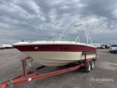 1985 Webbcraft 2300DYNS 24 ft Bateau pour ski nautique