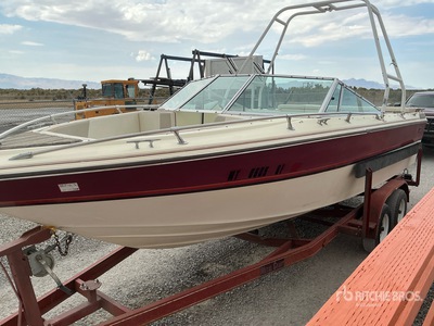 1985 Webbcraft 2300DYNS Bateau pour ski nautique
