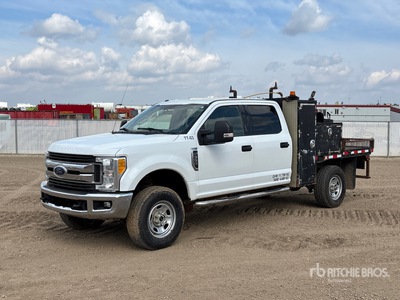 2017 Ford F-350 XLT 4x4 Crew Cab Camion à Plateau