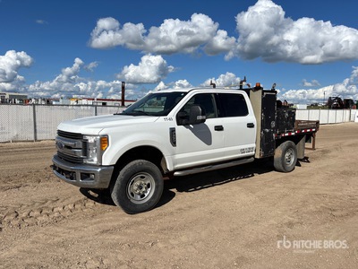 2017 Ford F-350 XLT 4x4 Crew Cab Flatbed Truck