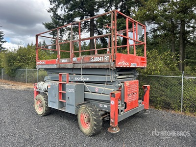 2018 Skyjack SJ8841RT 4x4 Dual Fuel Podnośnik nożycowy