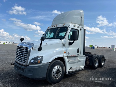 2017 Freightliner Cascadia 125 6x4 تراكتور شاحنة نهارية (ثنائية المحور)