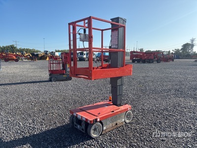 2013 Skyjack SJ12 Plateforme élévatrice à mât vertical