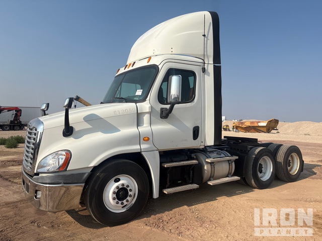 2014 Freightliner Cascadia 125 6x4 T/A Day Cab Truck Tractor