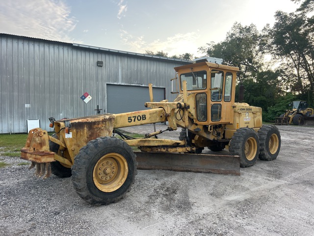 John Deere 570B Motor Grader