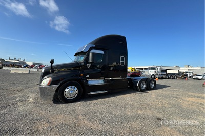 2015 Freightliner Cascadia 125 6x4 3- Achs Sattelzugmaschine mit Schlafkabine