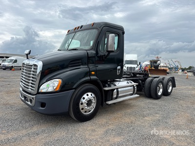 2014 Freightliner Cascadia 113 6x4 T/A Day Cab Truck Tractor