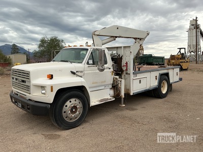1991 Ford F-700 4x2 Tire