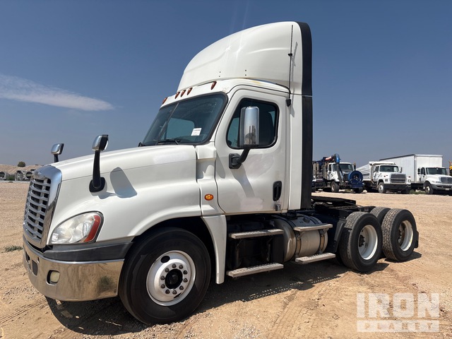 2014 Freightliner Cascadia 125 6x4 T/A Day Cab Truck Tractor