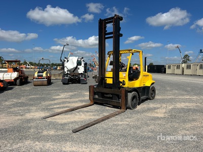 Hyster 155 15150 lb Pneumatic Tire Forklift