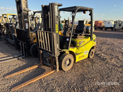2022 Clark GTS25 Pneumatic Tire Montacargas