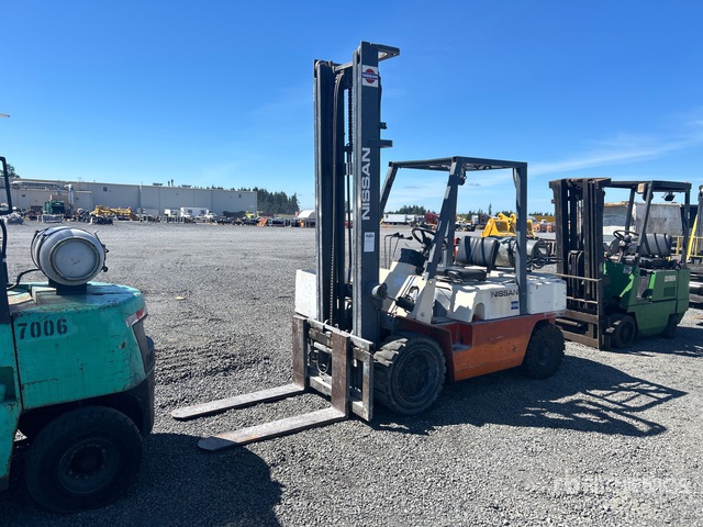 Nissan UGJ02A30 6000 lb Cushion Tire Forklift