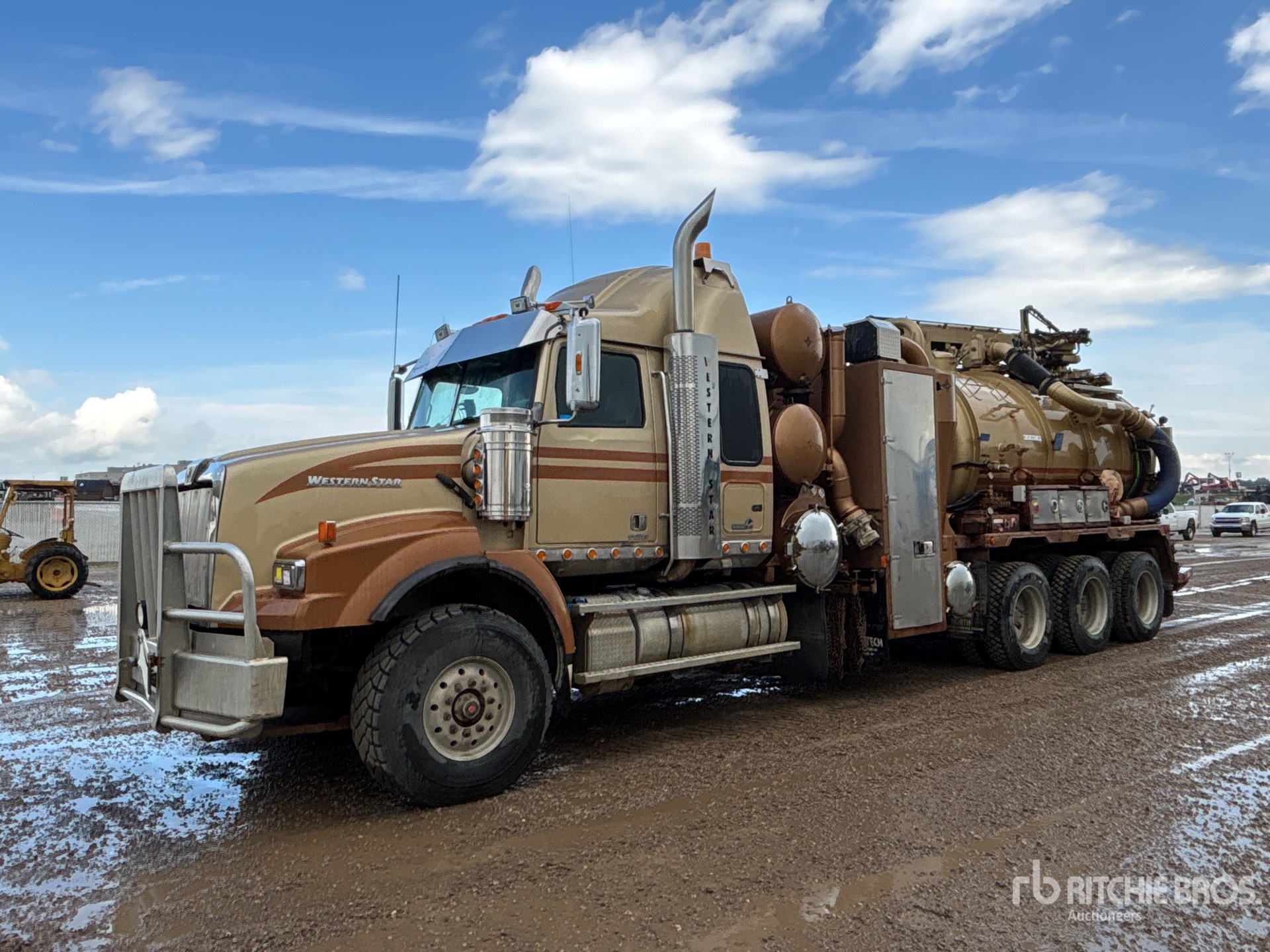 2013 Westech on 2014 Western Star 4900 8x6 Sleeper Vacuum Excavator Truck