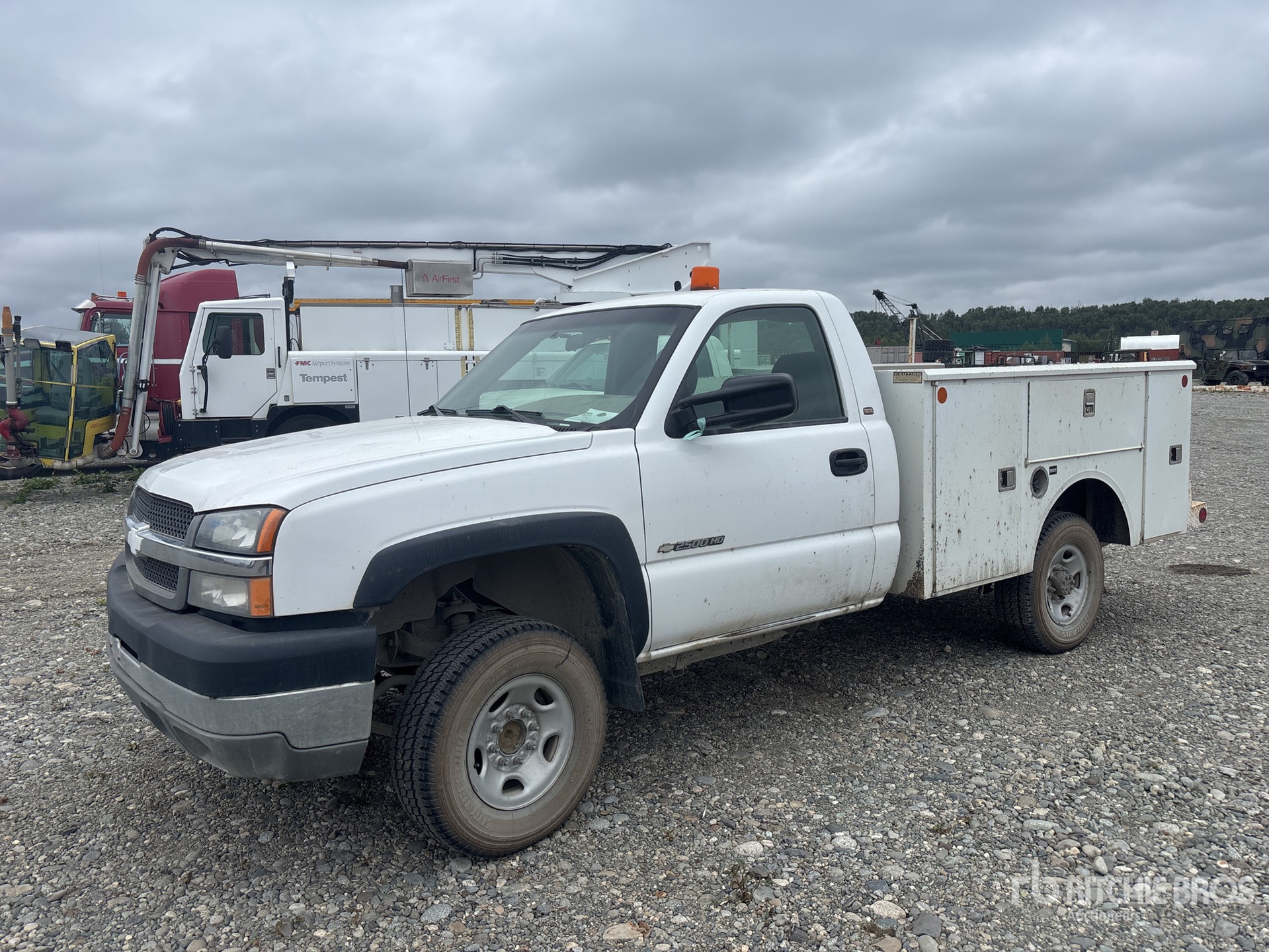2003 Chevrolet Silverado 2500 4x2 Utility Truck (Inoperable)