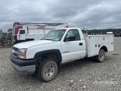 2003 Chevrolet Silverado 2500 4x2 Utility Truck (Inoperable)