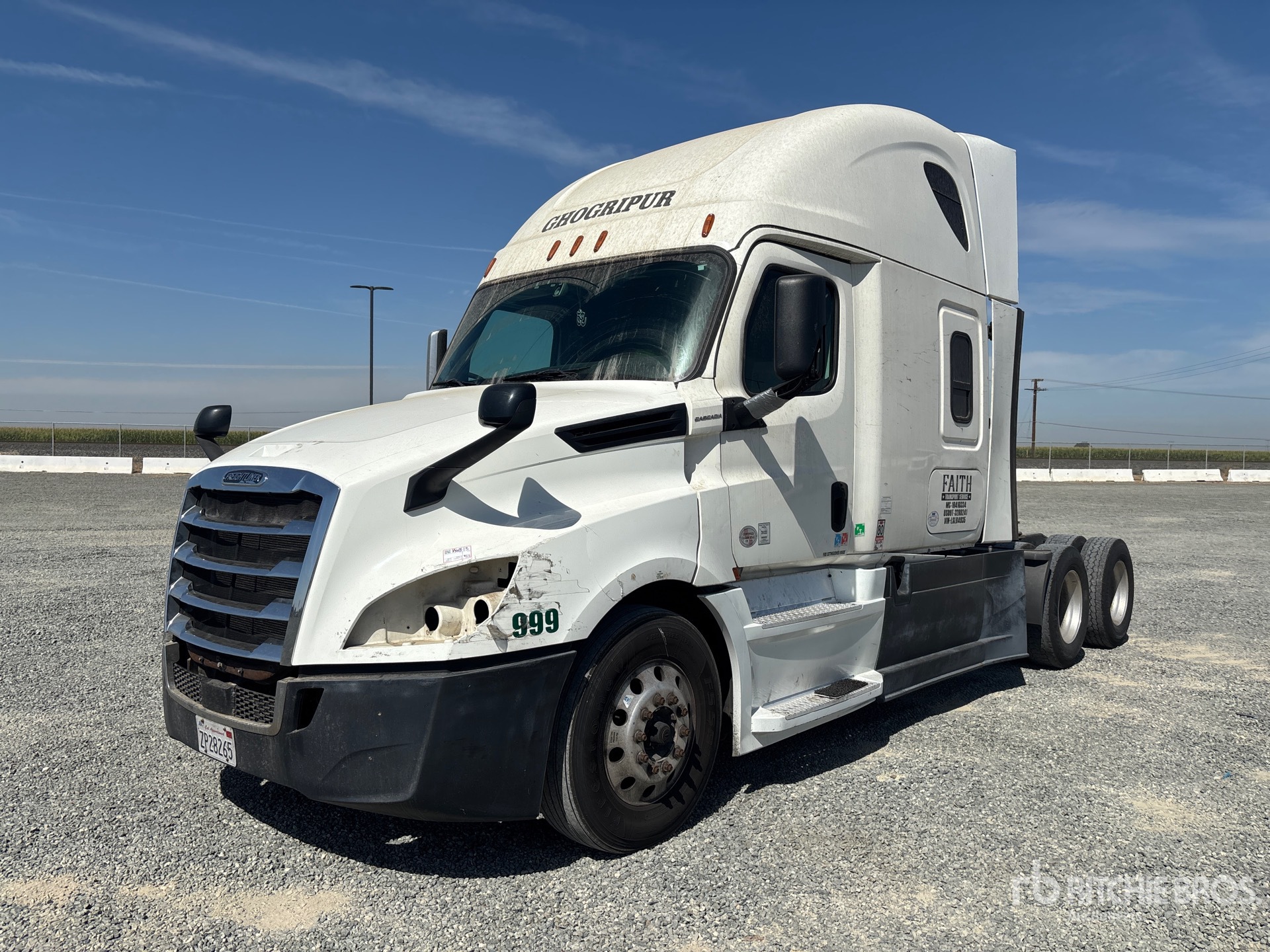 2020 Freightliner Cascadia 126 6x4 T/A Sleeper Truck Tractor