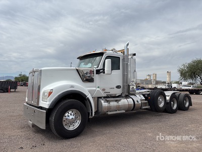 2020 Kenworth W990 8x4 Heavy Haul تراكتور شاحنة (ثلاثي المحور)