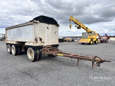 Borcat 5.6 m Super Dog End Dump Trailer