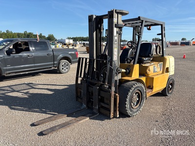 2008 Cat GP40K 8000 lb Pneumatic Tire Wózek widłowy