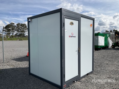 2026 MT 6 ft 11 in x 6 ft 3 in 1 Person Skid-Mounted Baño Portatil (Sin Usar) / Portable Toilet (Unused)