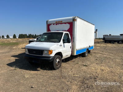 2003 Ford E-350 4x2 Camion fourgon (Inoperable)