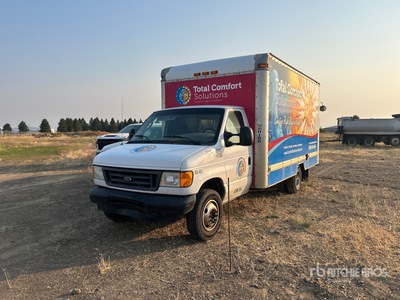 2003 Ford E-350 4x2 Moving Camion fourgon (Inoperable)