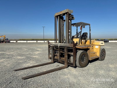 2000 Cat DP100 Cushion Tire Wózek widłowy