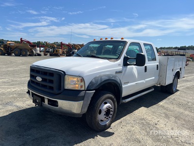 2007 Ford F-450 XL 4x2 Crew Cab Camion utilitaire