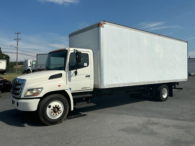 2013 Hino 338 4x2 Van Truck