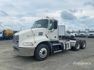 2011 Mack CXU613 6x4 Ciągnik siodłowy T/A z kabiną dzienną