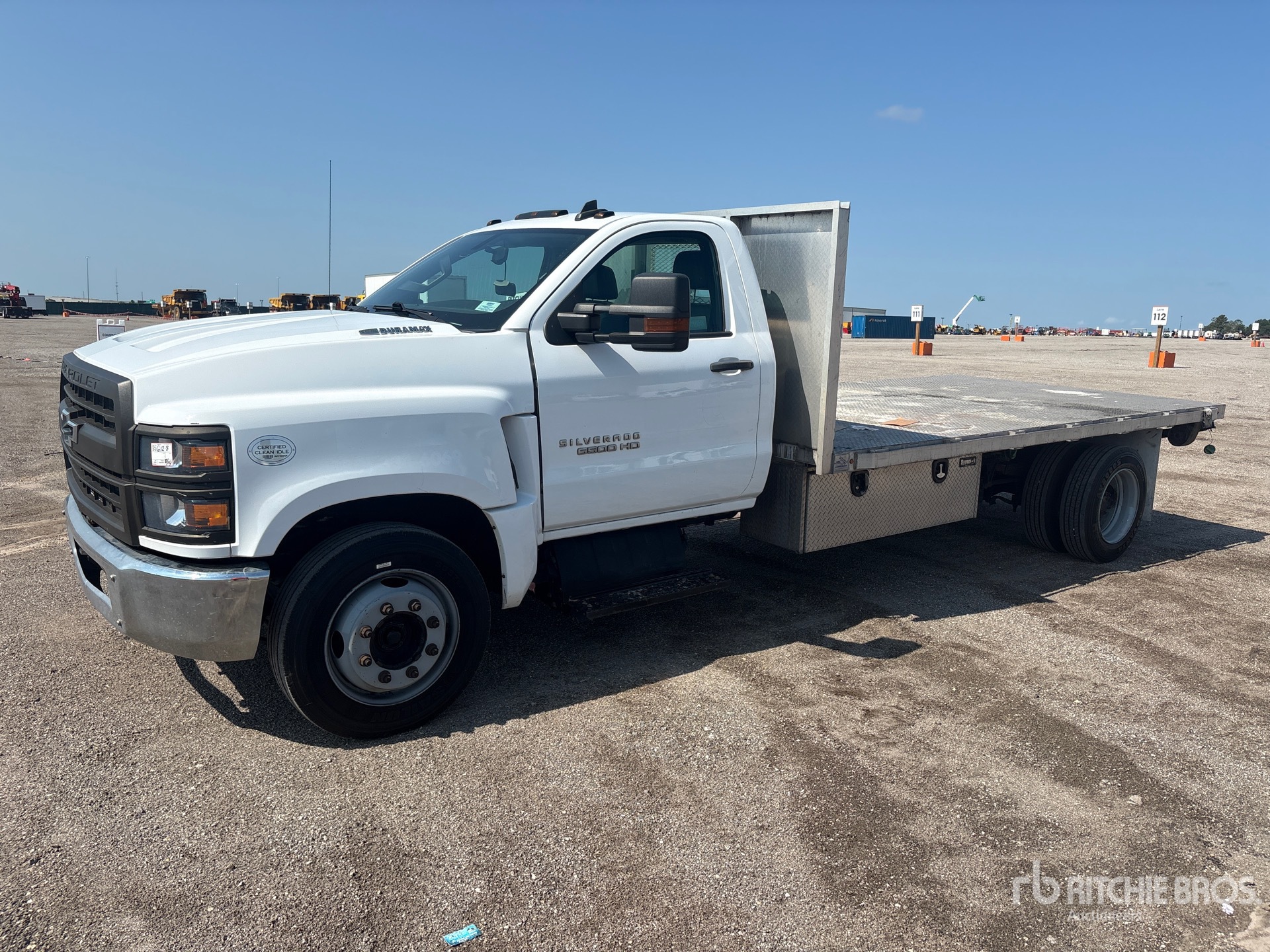 2019 Chevrolet Silverado 6500 4x2 Flatbed Truck