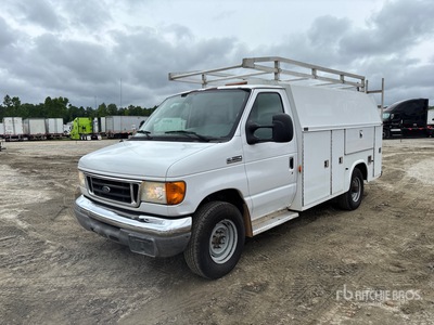 2007 Ford E-350 4x2 Utility Truck