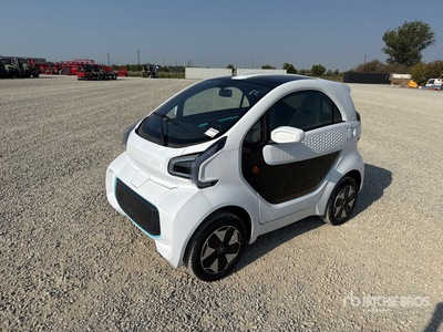 2022 XEV Yoyo Electric 2-Seater Mini-Car Automobile