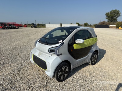 2022 XEV Yoyo Electric 2-Seater Mini-Car Automobile