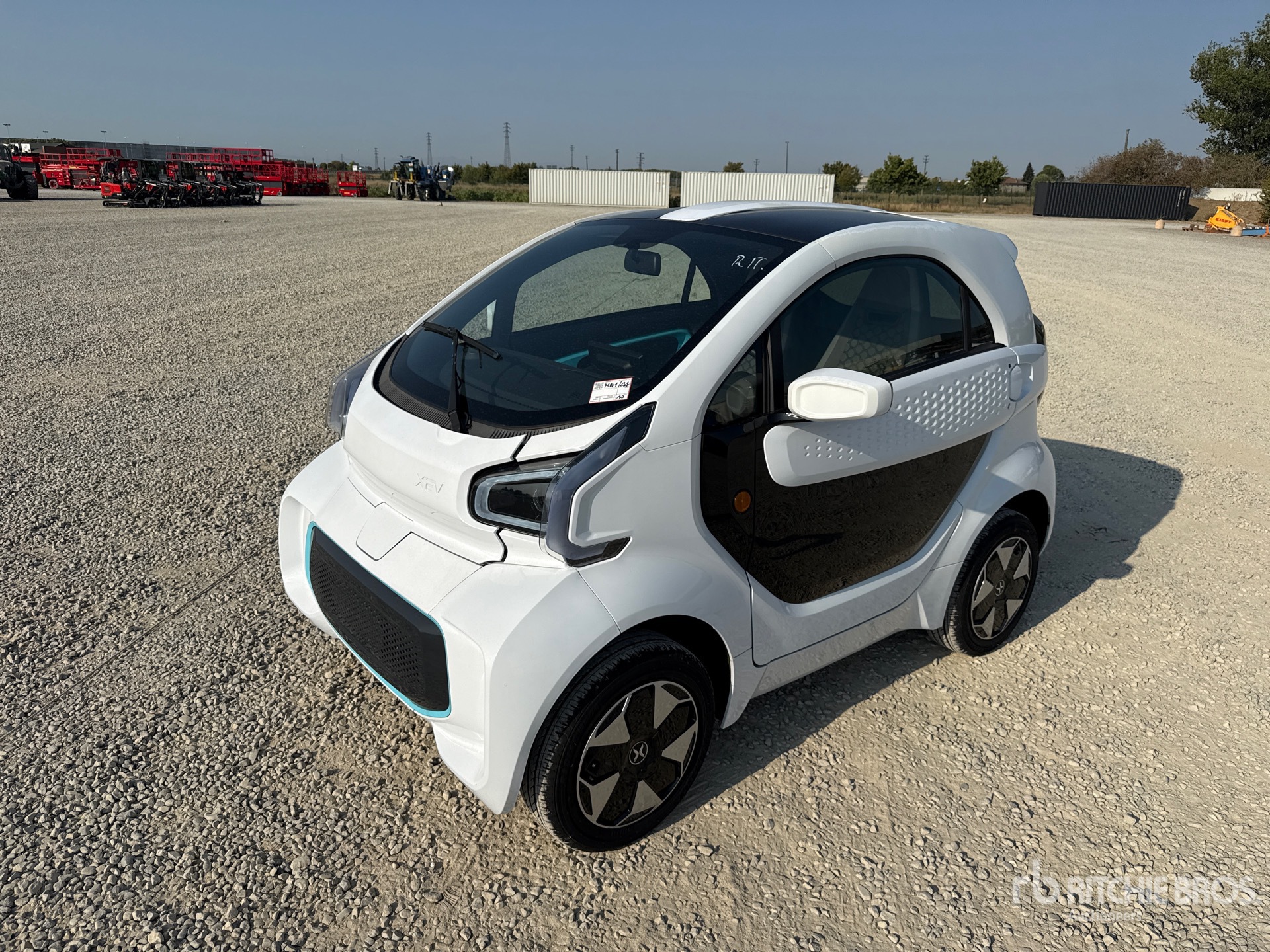2022 XEV Yoyo Electric 2-Seater Mini-Car Automobile
