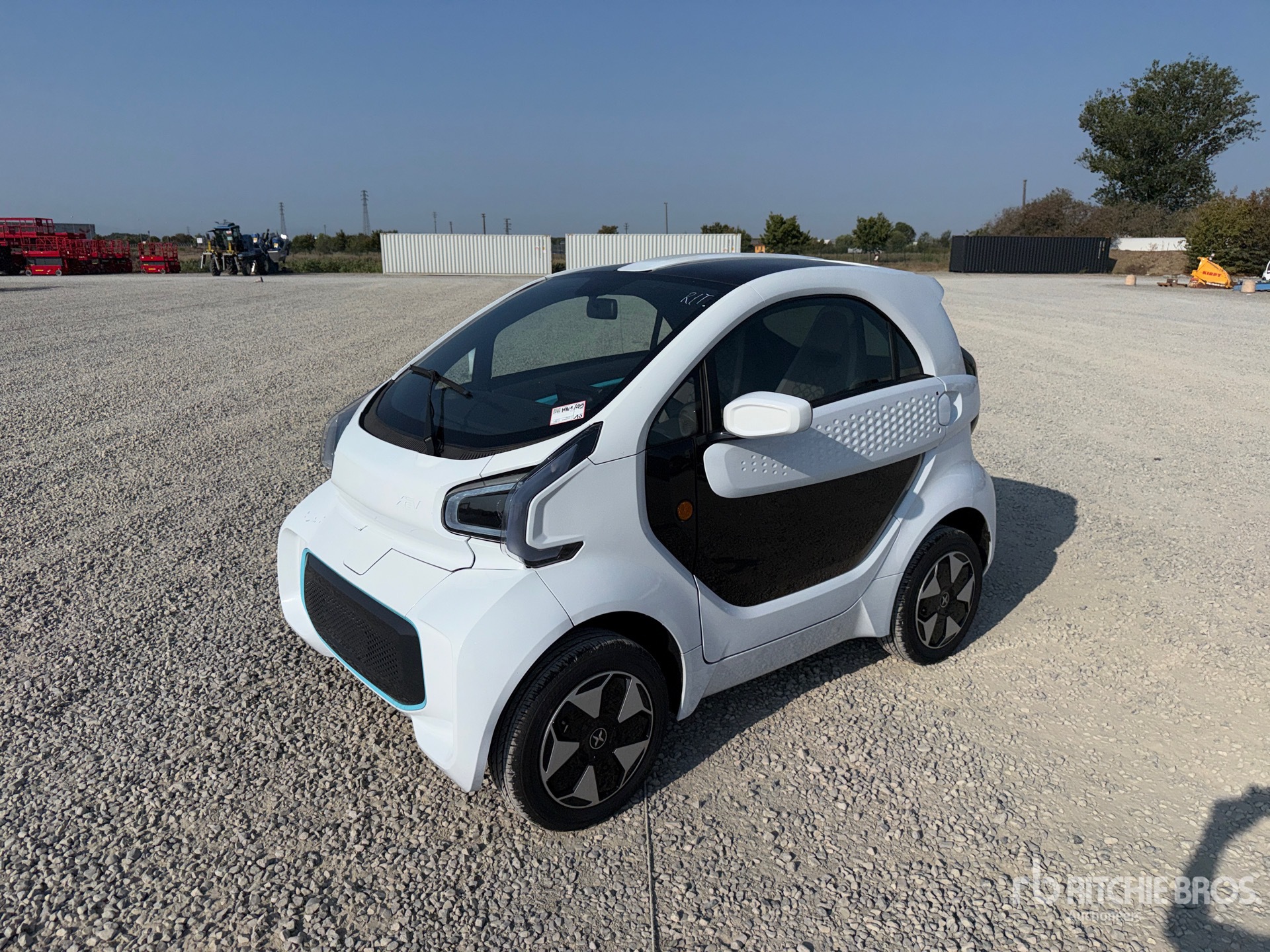 2022 XEV Yoyo Electric 2-Seater Mini-Car Automobile