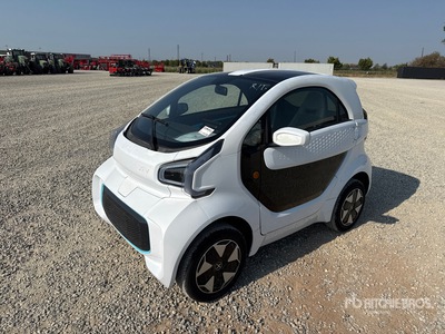 2022 XEV Yoyo Electric 2-Seater Mini-Car Automobile