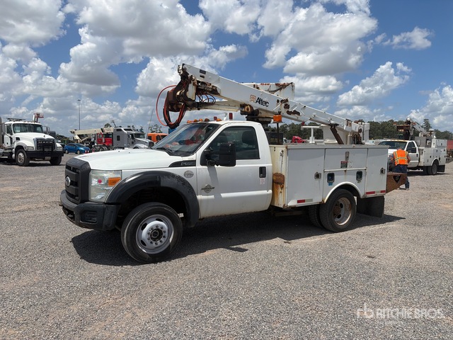 2010 Altec AT37-G 37.5 ft on 2011 Ford F-550 4x4 Bucket Truck
