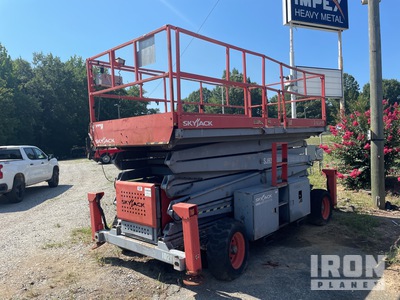 2001 Skyjack SJ9250RT 4x4 Dual Fuel Piattaforma aerea verticale