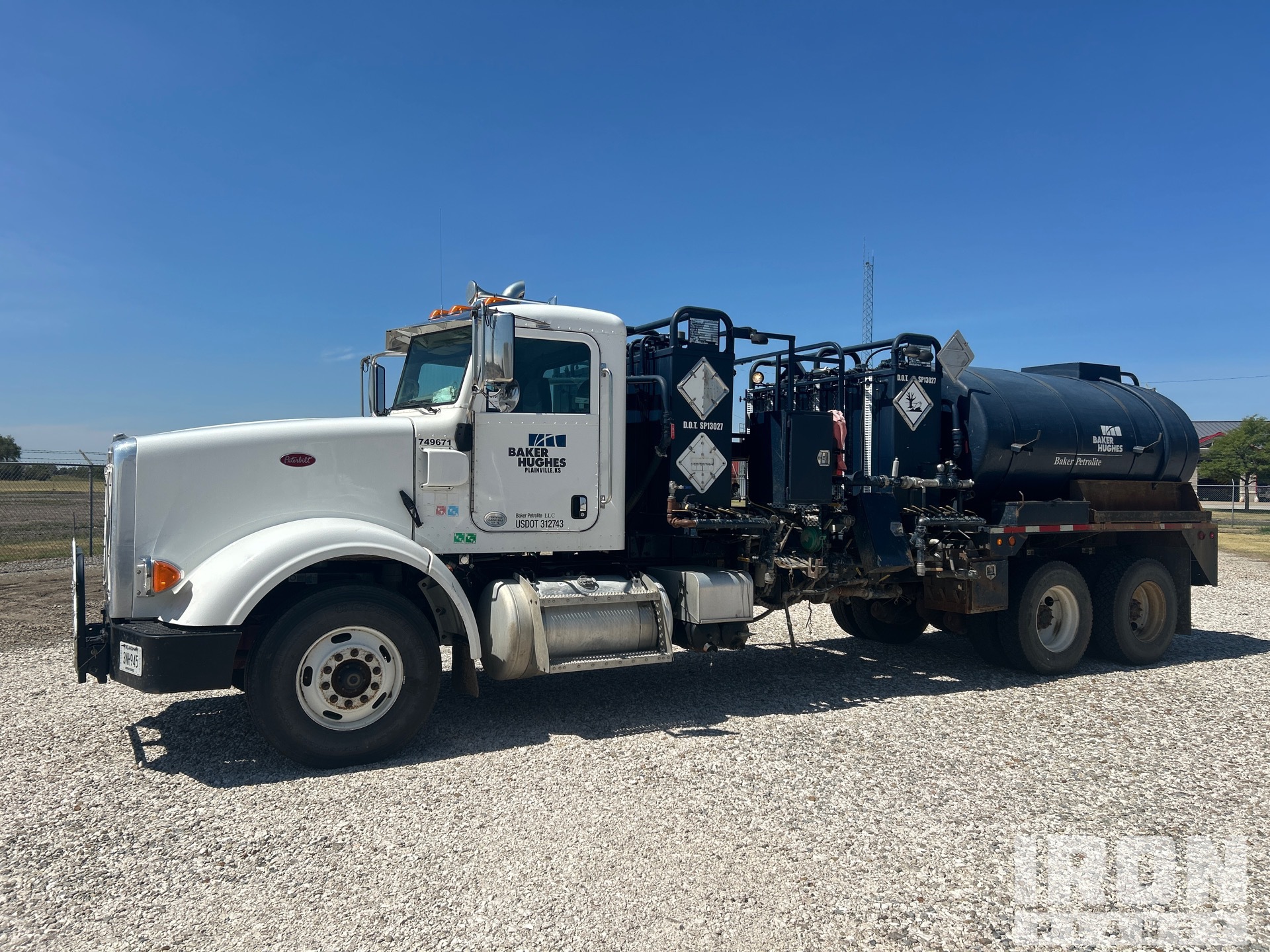 2018 Peterbilt 367 Prestige 2500 gal 6x4 Crew Cab Oil Well corrosion mixing truck Kill Truck