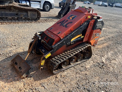 2019 Ditch Witch SK800 Compact Track Loader