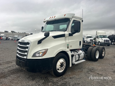 2019 Freightliner Cascadia 126 6x4 T/A Day Cab Truck Tractor