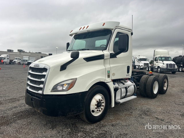 2019 Freightliner Cascadia 126 6x4 T/A Day Cab Truck Tractor