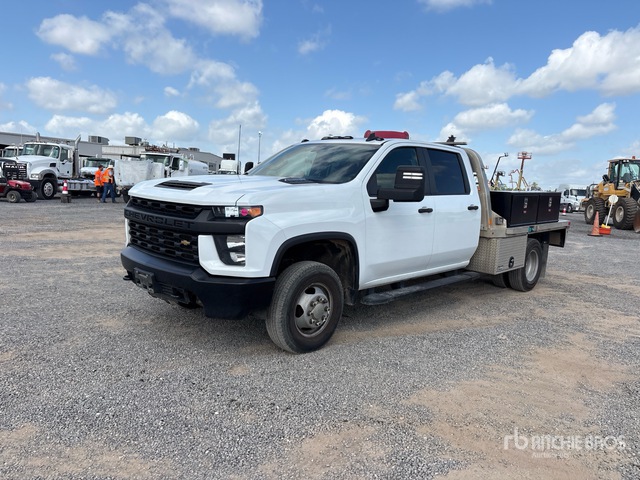 2023 Chevrolet Silverado 3500HD 4x4 Crew Cab Flatbed Truck