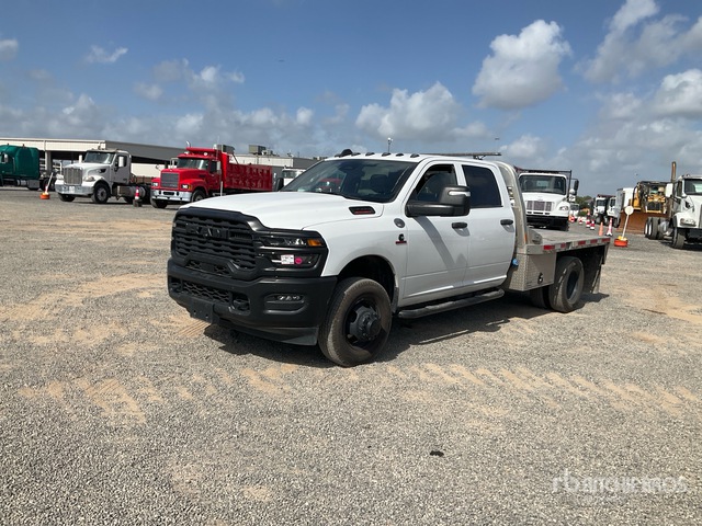 2025 Ram 3500 4x2 Crew Cab Flatbed Truck