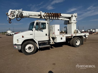 2001 Altec D946/947 on 2001 Freightliner FL 80 4x2 Camion excavadora